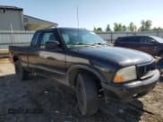 ✅ 2000 GMC Sonoma SLS • VIN: 1GTDT19W6YK177206 • Lot: 59784535. Wystawiony na Copart z przebiegiem 252 402 mil. Bezpłatny archiwum sprzedaży aukcyjnych z USA i szczegółowy raport historii pojazdu na DreamBid. Zdjęcie 4.