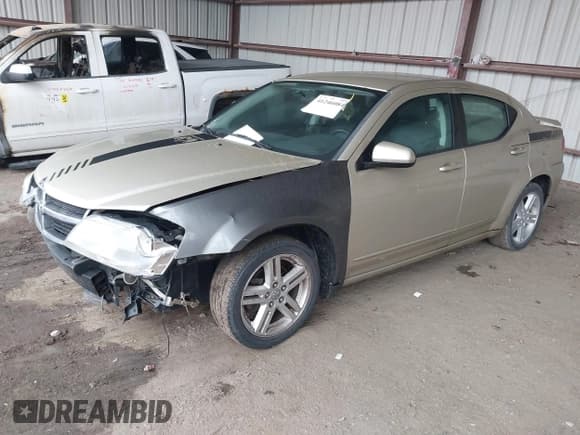 ✅ 2010 Dodge Avenger R/T • VIN: 1B3CC5FB1AN144043 • Лот: 41246084. Опубликован ранее на IAAI с пробегом 161 327 миль. Бесплатный доступ к архиву аукционных продаж из США и подробный отчёт об истории автомобиля на DreamBid. Изображение 17.