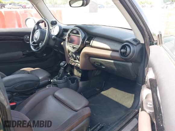 2016 MINI Hardtop with VIN WMWXP5C52G2D14536, listed as a IAAI auction lot 42565690 with 62,682 mi miles and . Bid and sale history available at DreamBid. Image 5.