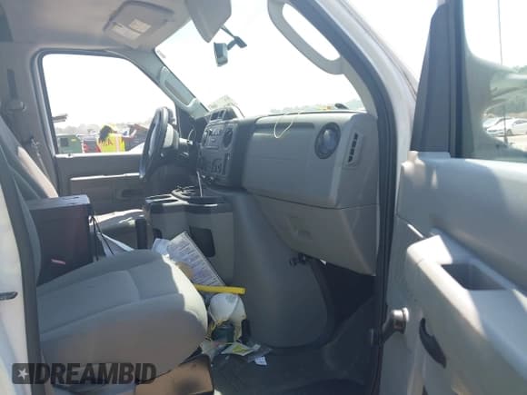 ✅ 2013 Ford Econoline Cargo Commercial • VIN: 1FTNE1EW5DDB01348 • Lot: 42831731. Listed on IAAI with 125,715 mi. Free auction sales archive from the USA and detailed vehicle history report at DreamBid. Image 5.