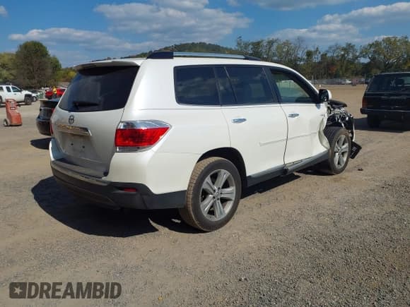 ✅ 2013 Toyota Highlander Limited • VIN: 5TDYK3EH9DS092564 • Lot: 43254724. Listed on IAAI with 65,457 mi. Free auction sales archive from the USA and detailed vehicle history report at DreamBid. Image 4.