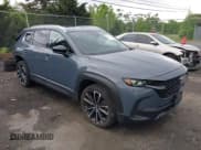 ✅ 2023 Mazda CX-50 S Premium Plus • VIN: 7MMVABEM6PN105424 • Lot: 42148825. Wystawiony na IAAI z przebiegiem 40 434 mil. Bezpłatny archiwum sprzedaży aukcyjnych z USA i szczegółowy raport historii pojazdu na DreamBid. Zdjęcie 1.