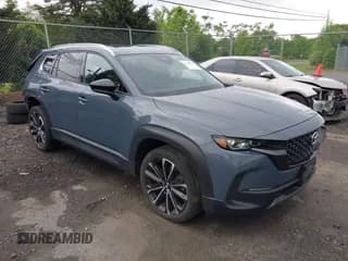 ✅ 2023 Mazda CX-50 S Premium Plus • VIN: 7MMVABEM6PN105424 • Lot: 42148825. Wystawiony na IAAI z przebiegiem 40 434 mil. Bezpłatny archiwum sprzedaży aukcyjnych z USA i szczegółowy raport historii pojazdu na DreamBid. Zdjęcie 1.
