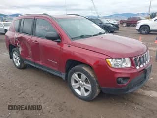 ✅ 2012 Jeep Compass Latitude • VIN: 1C4NJDEB1CD588704 • Lot: 43284433. Wystawiony na IAAI z przebiegiem 129 340 mil. Bezpłatny archiwum sprzedaży aukcyjnych z USA i szczegółowy raport historii pojazdu na DreamBid. Zdjęcie 1.