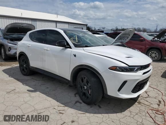 ✅ 2024 Dodge Hornet R/T Plus • VIN: ZACPDFDW6R3A25469 • Lot: 46692555. Listed on Copart with 1,546 mi. Free auction sales archive from the USA and detailed vehicle history report at DreamBid. Image 4.