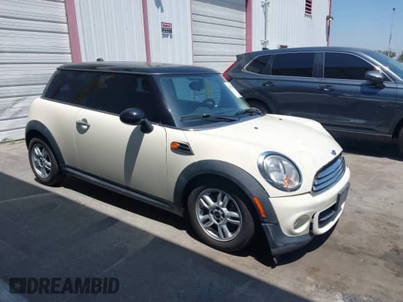 2011 MINI Hardtop with VIN WMWSU3C58BT093466, listed as a IAAI auction lot 42393759 with 91,535 mi miles and . Bid and sale history available at DreamBid. Image 1.