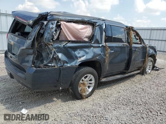 ✅ 2019 Chevrolet Suburban LT • VIN: 1GNSKHKC3KR393779 • Lot: 71655424. Wystawiony na Copart z przebiegiem 108 440 mil. Bezpłatny archiwum sprzedaży aukcyjnych z USA i szczegółowy raport historii pojazdu na DreamBid. Zdjęcie 3.