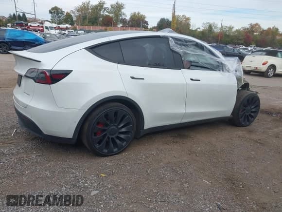 ✅ 2022 Tesla Model Y Long Range • VIN: 7SAYGAEEXNF515060 • Lot: 43556257. Wystawiony na IAAI z przebiegiem 91 271 mil. Bezpłatny archiwum sprzedaży aukcyjnych z USA i szczegółowy raport historii pojazdu na DreamBid. Zdjęcie 4.