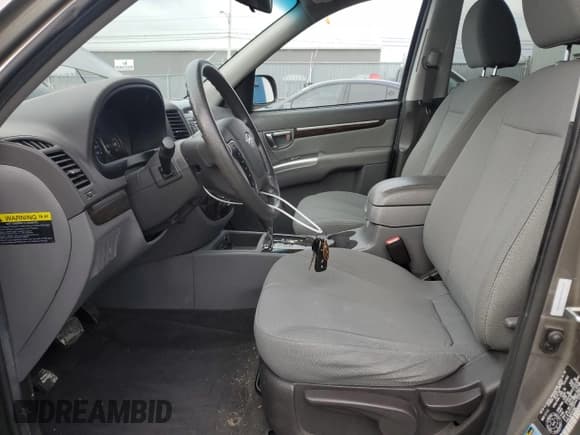 ✅ 2011 Hyundai Santa Fe GLS • VIN: 5XYZGDAG3BG053651 • Lot: 81280894. Listed on Copart with 192,025 mi. Free auction sales archive from the USA and detailed vehicle history report at DreamBid. Image 7.