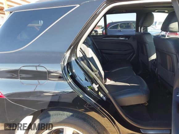 ✅ 2017 Mercedes-Benz GLE 350 • VIN: 4JGDA5JB9HA984391 • Lot: 43547330. Listed on IAAI with 29,671 mi. Free auction sales archive from the USA and detailed vehicle history report at DreamBid. Image 8.