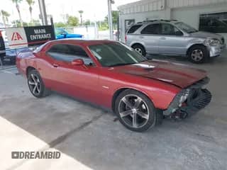 2014 Dodge Challenger R/T z VIN 2C3CDYBT6EH310913, wystawiony jako IAAI lot #43199246 z przebiegiem 49 345 mil mil oraz . Historia ofert i sprzedaży dostępna na DreamBid. Obrazek 1.