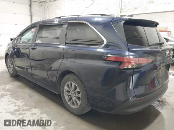 ✅ 2021 Toyota Sienna LE • VIN: 5TDBSKFC4MS036678 • Lot: 42897907. Listed on IAAI with 180,005 mi. Free auction sales archive from the USA and detailed vehicle history report at DreamBid. Image 3.