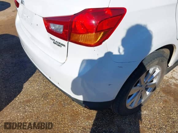 2015 Mitsubishi Outlander ES с VIN 4A4AP3AUXFE048967, выставлен на аукционе IAAI как лот 43404707 с пробегом 237 660 миль миль и . История ставок и продаж доступна на DreamBid. Изображение 13.