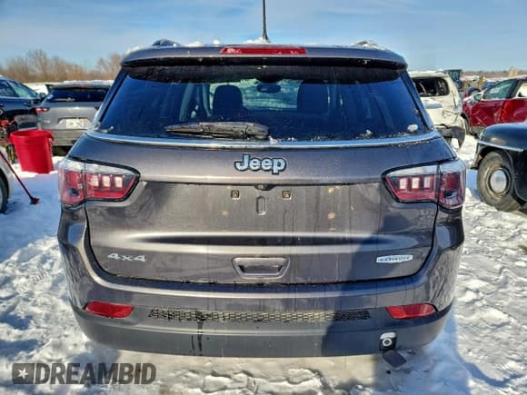 ✅ 2019 Jeep Compass Latitude • VIN: 3C4NJDBB1KT645674 • Lot: 94533115. Wystawiony na Copart z przebiegiem 137 949 mil. Bezpłatny archiwum sprzedaży aukcyjnych z USA i szczegółowy raport historii pojazdu na DreamBid. Zdjęcie 6.