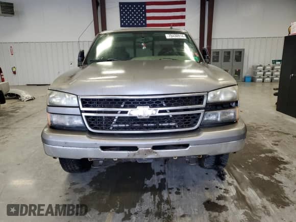✅ 2006 Chevrolet Silverado 1500 LS • VIN: 2GCEK19B361143788 • Lot: 78430914. Wystawiony na Copart z przebiegiem Nie podano mil. Skorzystaj z bezpłatnego archiwum sprzedaży aukcyjnych z USA i zobacz szczegółowy raport historii pojazdu na DreamBid. Zdjęcie 5.