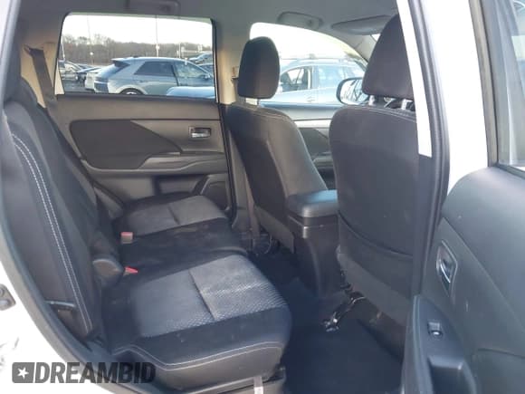 ✅ 2016 Mitsubishi Outlander SE • VIN: JA4AZ3A30GZ017241 • Lot: 43793005. Wystawiony na IAAI z przebiegiem 113 310 mil. Bezpłatny archiwum sprzedaży aukcyjnych z USA i szczegółowy raport historii pojazdu na DreamBid. Zdjęcie 8.