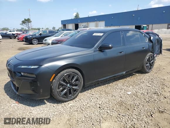 ✅ 2024 BMW 7 Series 760i xDrive • VIN: WBA33EJ00RCS16942 • Lot: 68005105. Wystawiony na Copart z przebiegiem 26 937 mil. Bezpłatny archiwum sprzedaży aukcyjnych z USA i szczegółowy raport historii pojazdu na DreamBid. Zdjęcie 1.