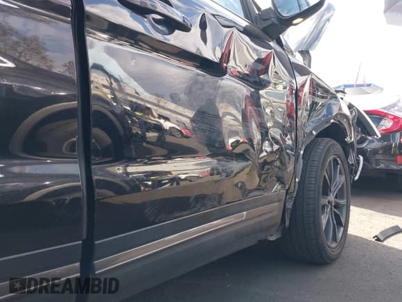 ✅ 2017 Ford Explorer XLT • VIN: 1FM5K7DHXHGD99667 • Lot: 43282143. Listed on IAAI with 75,801 mi. Free auction sales archive from the USA and detailed vehicle history report at DreamBid. Image 18.