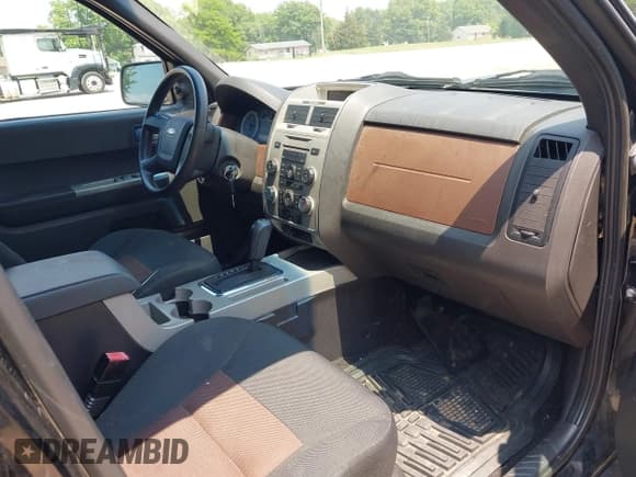 ✅ 2008 Ford Escape XLT • VIN: 1FMCU93198KA29776 • Lot: 42385565. Listed on IAAI with 250,329 mi. Free auction sales archive from the USA and detailed vehicle history report at DreamBid. Image 5.