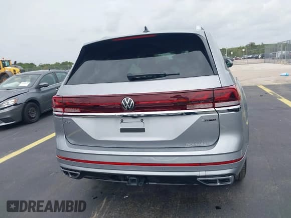✅ 2024 Volkswagen Atlas SEL Premium R-Line • VIN: 1V2FR2CA7RC595004 • Lot: 42425330. Wystawiony na IAAI z przebiegiem 16 171 mil. Bezpłatny archiwum sprzedaży aukcyjnych z USA i szczegółowy raport historii pojazdu na DreamBid. Zdjęcie 17.