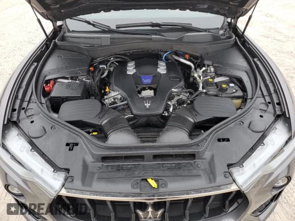 ✅ 2022 Maserati Levante Modena • VIN: ZN661YUM7NX393446 • Lot: 88051755. Wystawiony na Copart z przebiegiem Nie podano. Bezpłatny archiwum sprzedaży aukcyjnych z USA i szczegółowy raport historii pojazdu na DreamBid. Zdjęcie 12.