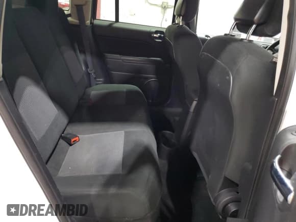 ✅ 2015 Jeep Compass Sport • VIN: 1C4NJDBB8FD240360 • Lot: 82540145. Wystawiony na Copart z przebiegiem 68 043 mil. Bezpłatny archiwum sprzedaży aukcyjnych z USA i szczegółowy raport historii pojazdu na DreamBid. Zdjęcie 11.