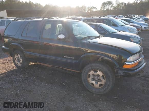 2002 Chevrolet Blazer LS with VIN 1GNDT13W92K208195, listed as a IAAI auction lot 41252604 with 141,235 mi miles and . Bid and sale history available at DreamBid. Image 1.