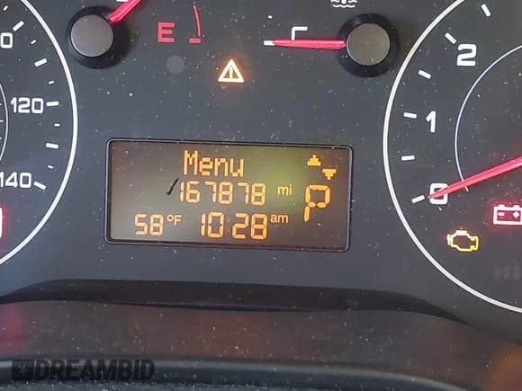 ✅ 2021 Ram ProMaster City Cargo Tradesman • VIN: ZFBHRFAB6M6U15387 • Lot: 43547964. Wystawiony na IAAI z przebiegiem 167 878 mil. Bezpłatny archiwum sprzedaży aukcyjnych z USA i szczegółowy raport historii pojazdu na DreamBid. Zdjęcie 16.