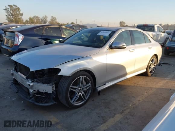 ✅ 2019 Mercedes-Benz E 300 • VIN: WDDZF4JB8KA594854 • Lot: 43811025. Listed on IAAI with 64,022 mi. Free auction sales archive from the USA and detailed vehicle history report at DreamBid. Image 18.