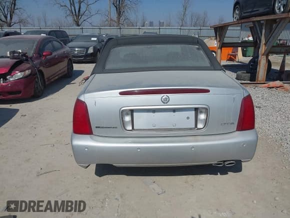 ✅ 2001 Cadillac DeVille DTS • VIN: 1G6KF57921U237790 • Lot: 41771100. Listed on IAAI with 81,731 mi. Free auction sales archive from the USA and detailed vehicle history report at DreamBid. Image 16.