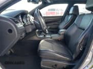 ✅ 2013 Chrysler 300 S • VIN: 2C3CCAGG4DH590142 • Лот: 88952055. Опубликован ранее на Copart с пробегом 146 325 миль. Бесплатный доступ к архиву аукционных продаж из США и подробный отчёт об истории автомобиля на DreamBid. Изображение 7.