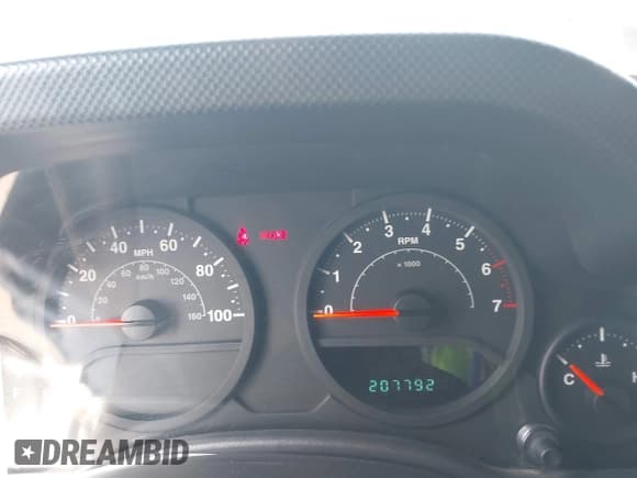 ✅ 2007 Jeep Wrangler X • VIN: 1J4GA39117L152283 • Lot: 43159028. Wystawiony na IAAI z przebiegiem 207 792 mil. Bezpłatny archiwum sprzedaży aukcyjnych z USA i szczegółowy raport historii pojazdu na DreamBid. Zdjęcie 7.