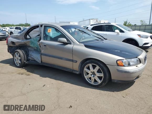 ✅ 2004 Volvo S60 • VIN: YV1RH59H542317976 • Лот: 65174294. Опубликован ранее на Copart с пробегом Не указан. Бесплатный доступ к архиву аукционных продаж из США и подробный отчёт об истории автомобиля на DreamBid. Изображение 4.