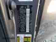 2019 Toyota Camry LE z VIN 4T1B11HK6KU735056, wystawiony jako Copart lot #82243775 z przebiegiem 111 013 mil mil oraz Szkoda całkowita • Salvage title. Historia ofert i sprzedaży dostępna na DreamBid. Obrazek 12.