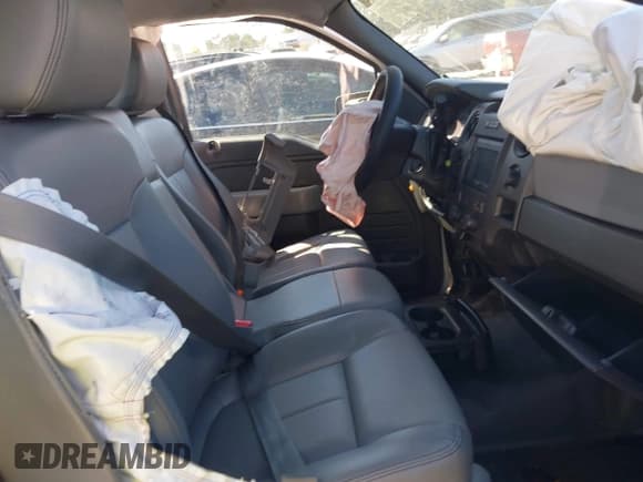 ✅ 2014 Ford F-150 XL • VIN: 1FTMF1CM6EKE34293 • Lot: 43519185. Wystawiony na IAAI z przebiegiem 143 807 mil. Bezpłatny archiwum sprzedaży aukcyjnych z USA i szczegółowy raport historii pojazdu na DreamBid. Zdjęcie 5.