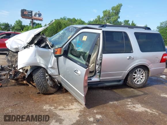 ✅ 2013 Ford Expedition XLT • VIN: 1FMJU1J55DEF14746 • Lot: 42510748. Listed on IAAI with 152,724 mi. Free auction sales archive from the USA and detailed vehicle history report at DreamBid. Image 14.