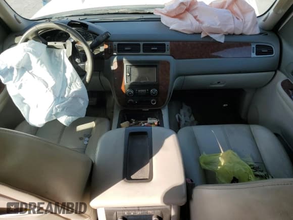 ✅ 2008 Chevrolet Suburban 1LT • VIN: 3GNFK16358G312485 • Lot: 77468944. Wystawiony na Copart z przebiegiem 241 515 mil. Bezpłatny archiwum sprzedaży aukcyjnych z USA i szczegółowy raport historii pojazdu na DreamBid. Zdjęcie 8.