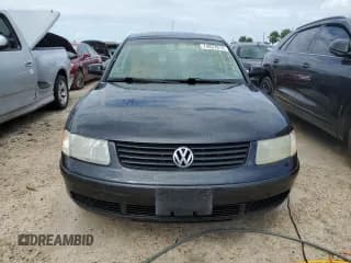 ✅ 2000 Volkswagen Passat • VIN: WVWMA23B1YP296172 • Lot: 74037014. Wystawiony na Copart z przebiegiem Nie podano. Bezpłatny archiwum sprzedaży aukcyjnych z USA i szczegółowy raport historii pojazdu na DreamBid. Zdjęcie 5.
