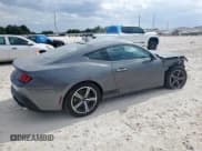 ✅ 2024 Ford Mustang EcoBoost Premium • VIN: 1FA6P8TH8R5132676 • Lot: 69863295. Wystawiony na Copart z przebiegiem 14 185 mil. Bezpłatny archiwum sprzedaży aukcyjnych z USA i szczegółowy raport historii pojazdu na DreamBid. Zdjęcie 3.