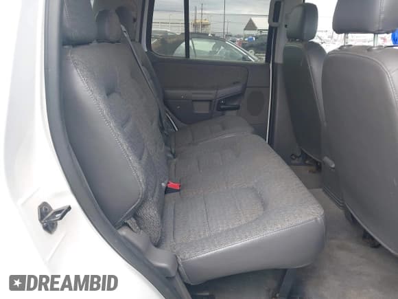 ✅ 2003 Ford Explorer XLS • VIN: 1FMZU72K53UB84654 • Lot: 42256405. Listed on IAAI with 110,527 mi. Free auction sales archive from the USA and detailed vehicle history report at DreamBid. Image 8.