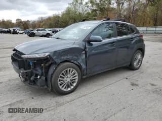 ✅ 2021 Hyundai Kona SEL • VIN: KM8K2CAA0MU612169 • Лот: 87283405. Опубликован ранее на Copart с пробегом 62 943 миль. Бесплатный доступ к архиву аукционных продаж из США и подробный отчёт об истории автомобиля на DreamBid. Изображение 1.