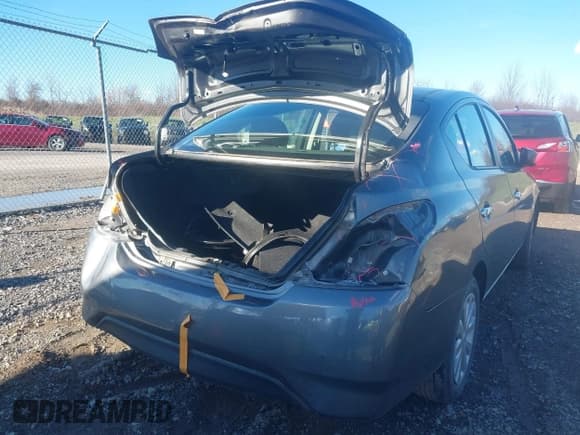 ✅ 2018 Nissan Versa SV • VIN: 3N1CN7APXJL823335 • Lot: 43613345. Wystawiony na IAAI z przebiegiem 146 543 mil. Bezpłatny archiwum sprzedaży aukcyjnych z USA i szczegółowy raport historii pojazdu na DreamBid. Zdjęcie 6.
