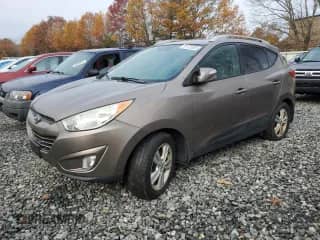 2013 Hyundai Tucson GLS z VIN KM8JUCAC5DU564904, wystawiony jako Copart lot #91123035 z przebiegiem 171 088 mil mil oraz Czysty tytuł • Clean title. Historia ofert i sprzedaży dostępna na DreamBid. Obrazek 1.