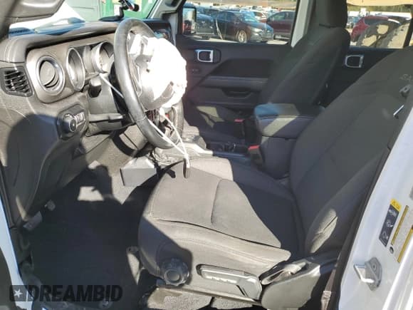 ✅ 2020 Jeep Wrangler Unlimited Sahara • VIN: 1C4HJXEN8LW175305 • Lot: 84807595. Wystawiony na Copart z przebiegiem 60 935 mil. Bezpłatny archiwum sprzedaży aukcyjnych z USA i szczegółowy raport historii pojazdu na DreamBid. Zdjęcie 7.