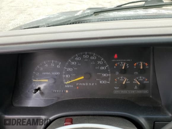 ✅ 1997 Chevrolet Silverado 1500 • VIN: 2GCEC19M4V1246859 • Lot: 85284984. Wystawiony na Copart z przebiegiem 138 227 mil. Bezpłatny archiwum sprzedaży aukcyjnych z USA i szczegółowy raport historii pojazdu na DreamBid. Zdjęcie 9.