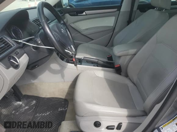 ✅ 2015 Volkswagen Passat SE • VIN: 1VWBV7A38FC058776 • Lot: 89557215. Listed on Copart with 90,294 mi. Free auction sales archive from the USA and detailed vehicle history report at DreamBid. Image 7.