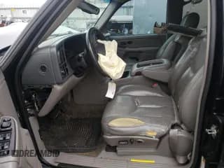 ✅ 2004 Chevrolet Suburban Z71 • VIN: 3GNFK16Z84G186766 • Lot: 69936771. Wystawiony na Copart z przebiegiem Nie podano. Bezpłatny archiwum sprzedaży aukcyjnych z USA i szczegółowy raport historii pojazdu na DreamBid. Zdjęcie 5.