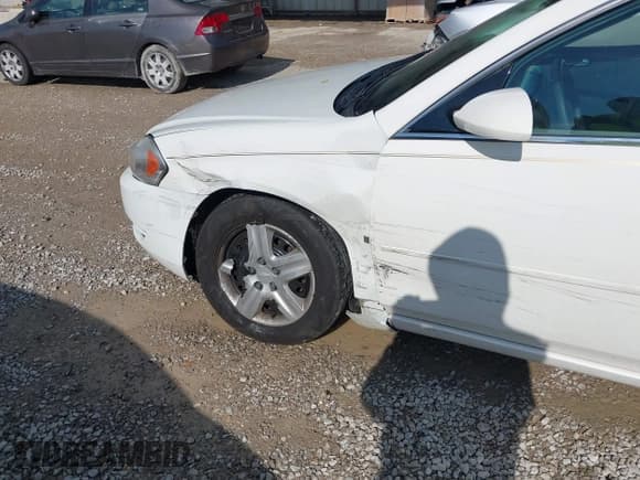 ✅ 2006 Chevrolet Impala LS • VIN: 2G1WB58KX69213889 • Lot: 43585834. Wystawiony na IAAI z przebiegiem 182 083 mil. Bezpłatny archiwum sprzedaży aukcyjnych z USA i szczegółowy raport historii pojazdu na DreamBid. Zdjęcie 6.