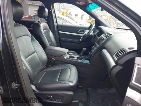 ✅ 2017 Ford Explorer XLT • VIN: 1FM5K8D85HGA83499 • Lot: 42059299. Wystawiony na IAAI z przebiegiem 76 484 mil. Bezpłatny archiwum sprzedaży aukcyjnych z USA i szczegółowy raport historii pojazdu na DreamBid. Zdjęcie 5.