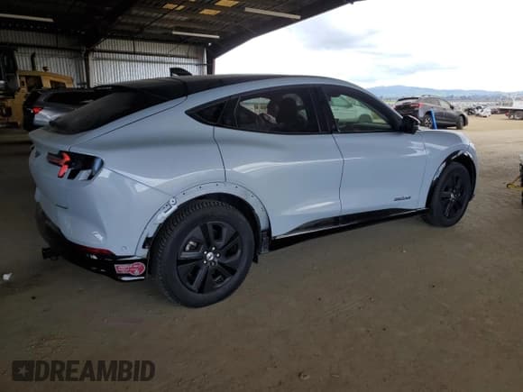 ✅ 2023 Ford Mustang Mach-E California Route 1 • VIN: 3FMTK2SU9PMA30944 • Lot: 47666925. Wystawiony na Copart z przebiegiem 46 371 mil. Bezpłatny archiwum sprzedaży aukcyjnych z USA i szczegółowy raport historii pojazdu na DreamBid. Zdjęcie 3.